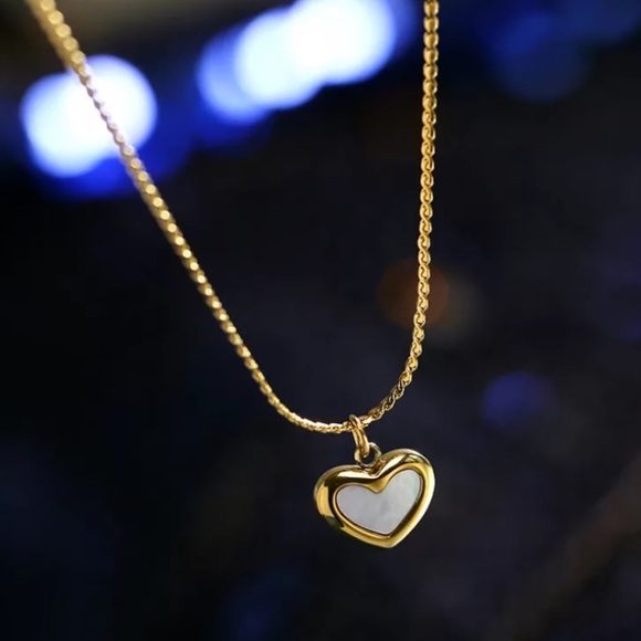 Heart pendant necklace - Picture 2 of 5